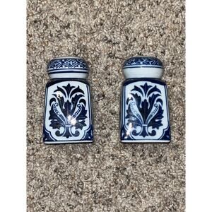 BOMBAY Salt & Pepper Blue & White Shakers Porcelain Chinoiserie Kitchen Decor
